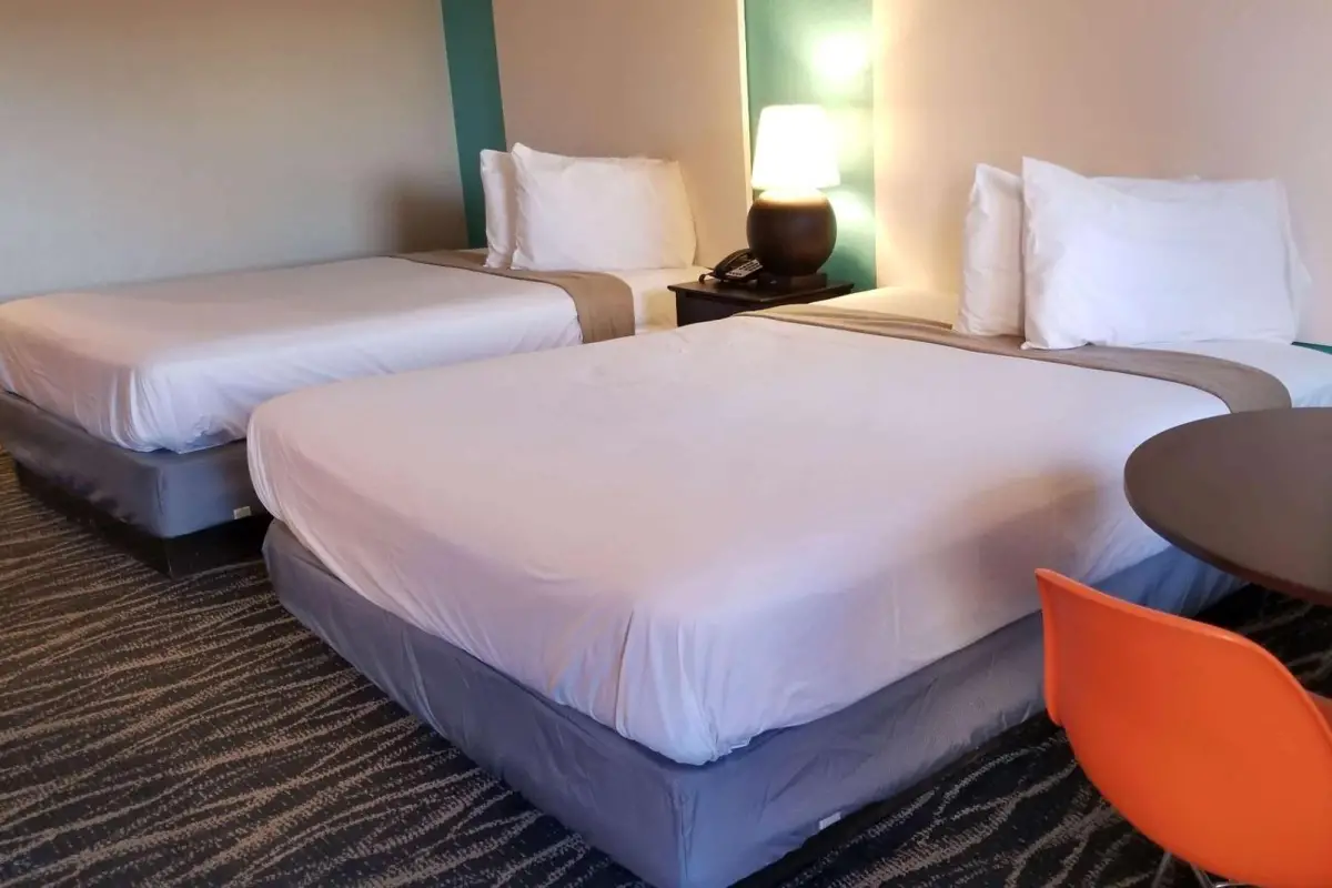 Howard Johnson by Wyndham Houston Hobby Airport 10