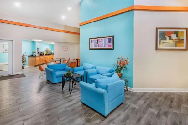 Howard Johnson by Wyndham Houston Hobby Airport 6